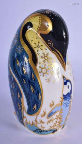 ROYAL CROWN DERBY PAPERWEIGHT PENGUIN. 12cm high