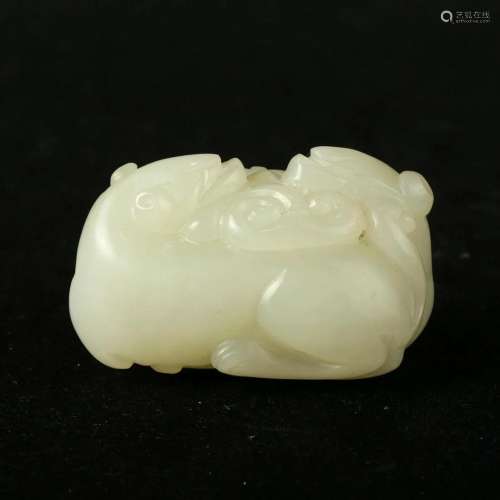 A WHITE JADE 'DOUBLE BEASTS' PENDANT
