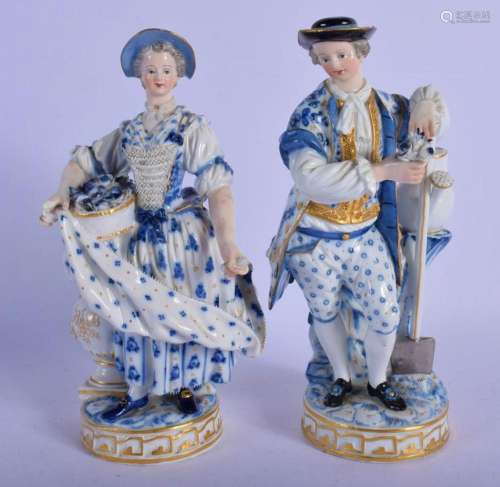 A PAIR OF MEISSEN BLUE AND WHITE PORCELAIN FIGURES modelled ...