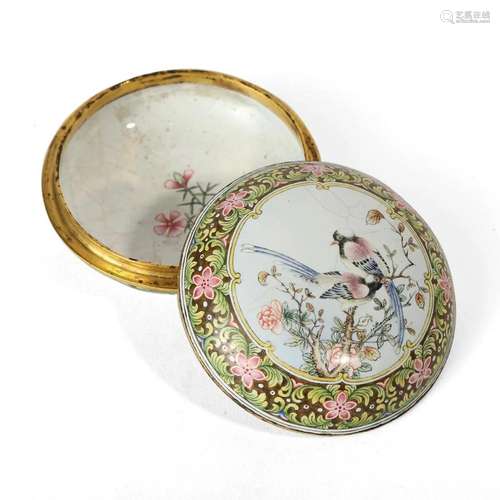 AN ENAMELLED BRONZE 'FLOWERS AND BIRDS' BOX WITH COV...