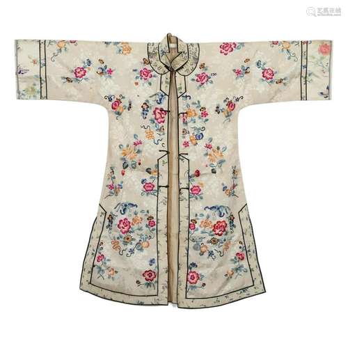 A WHITE-GROUND EMBROIDERED FLORAL ROBE