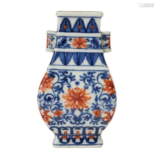 A BLUE AND WHITE AND COPPER RED FLORAL VASE