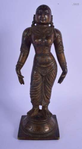 A GOOD 18TH CENTURY INDIAN BRONZE FIGURE OF A STANDING BUDDH...