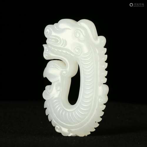 A WHITE JADE 'DRAGON' PENDANT