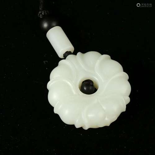 A WHITE JADE PENDANT