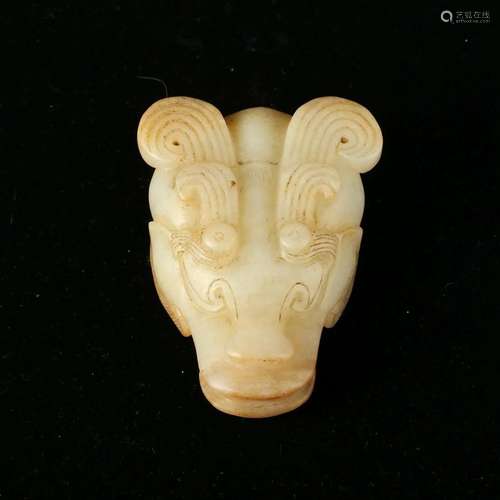 A WHITE JADE 'DRAGON' PENDANT