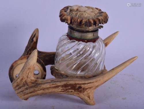 AN ANTIQUE STAG ANTLER INKWELL. 11 cm x 11 cm .