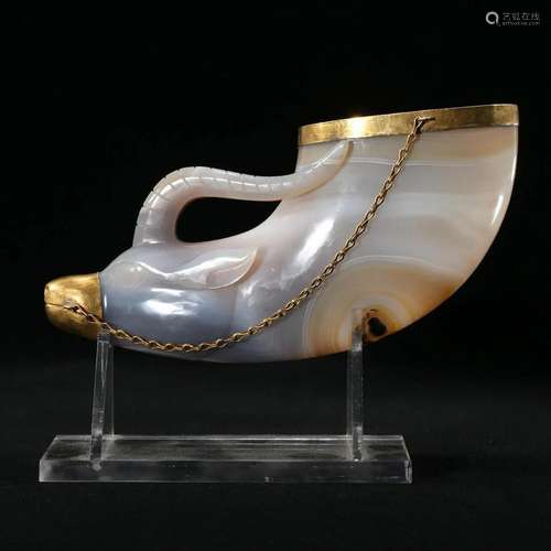 AN AGATE 'OX' CUP