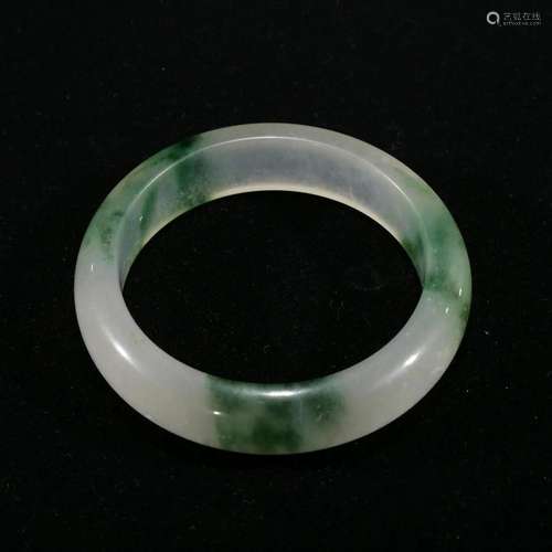 A JADEITE BRACELET