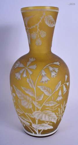 A FINE ANTIQUE BRITISH CAMEO GLASS VASE by Thomas Webb, deco...