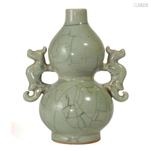 A LONGQUAN CELADON VASE WITH HANDLES