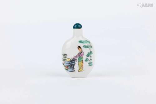 20TH CENTURY FAMILLE ROSE SNUFF BOTTLE