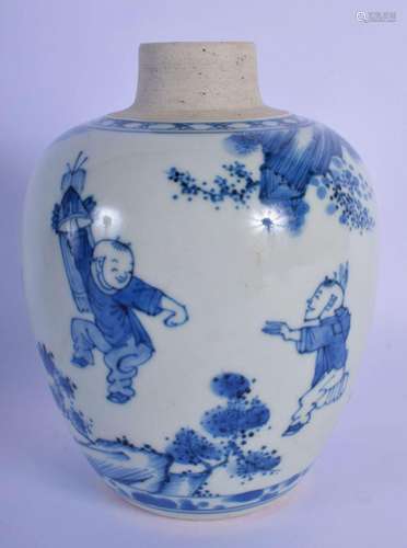 A LATE 17TH/18TH CENTURY CHINESE BLUE AND WHITE PORCELAIN GI...