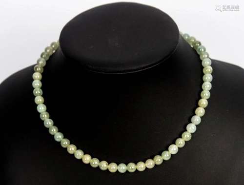 JADEITE NECKLACE