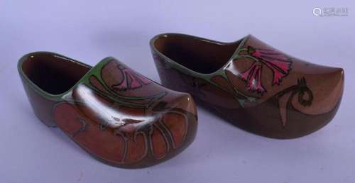 A PAIR OF DUTCH POTTERY CLOGS. 15 cm x 5 cm.