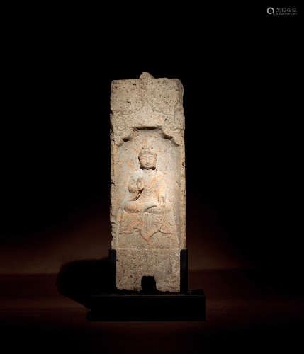 唐代 石雕佛龕內的釋迦牟尼佛像