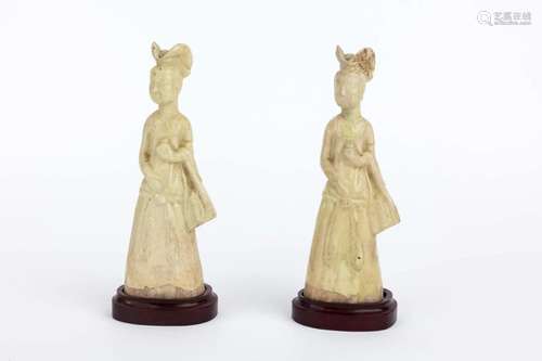 TANG DYNASTY A PAIR OF CLAY LADY FIGURE STATUES