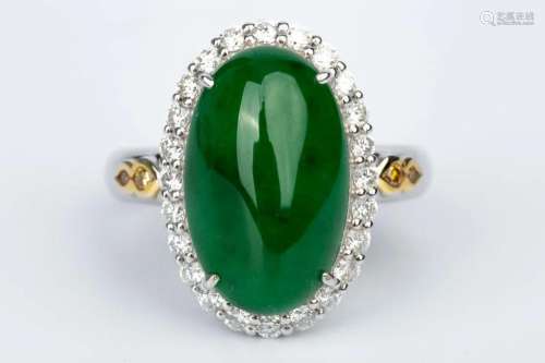 AN EMPEROR GREEN JADEITE RING WITH 17K WHITE GOLD