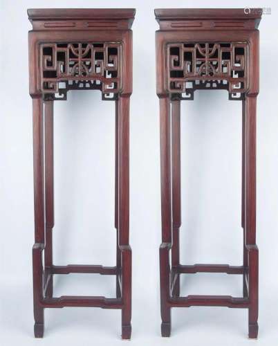 REPUBLIC OF CHINA A PAIR OF ROSEWOOD FLOWER STAND