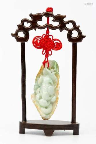 20TH CENTURY JADEITE ORNAMENT