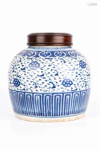 EARLY QING BLUE AND WHITE JAR