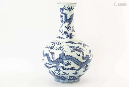 20TH CENTURY DRAGON PATTERN VASE