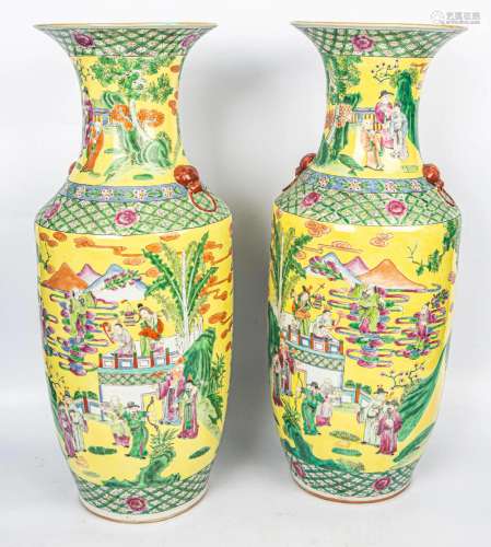 REPUBLIC OF CHINA A PAIR OF FAMILLE ROSE VASES