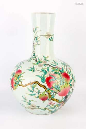 DA QING QIAN LONG NIAN ZHI BIG PEACH VASE