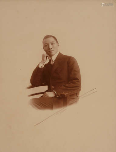 南京临时政府外交次长魏宸组青年时珂罗版照片一组6件。