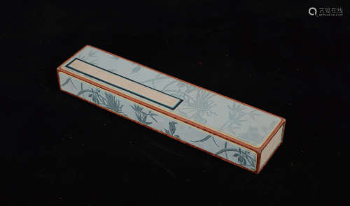 清宫旧藏“清雅竹澜图”蓝色绫锦宝盒一件。
