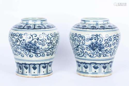 20TH CENTURY A PAIR OF BLUE AND WHITE LOTUS JARS