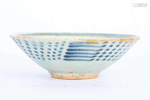 MING DYNASTY BLUE AND WHITE PATTERN BOWL