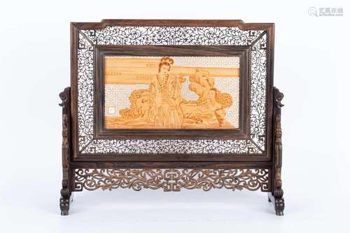 20TH CENTURY TAN XIANG WOOD TABLE SCREEN