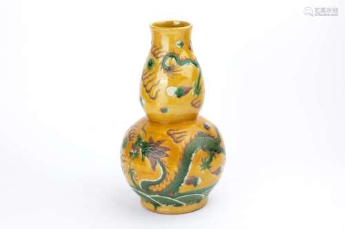 LATE QING DYNASTY YELLOW-GLAZED DRAGON HULUPING (WITH