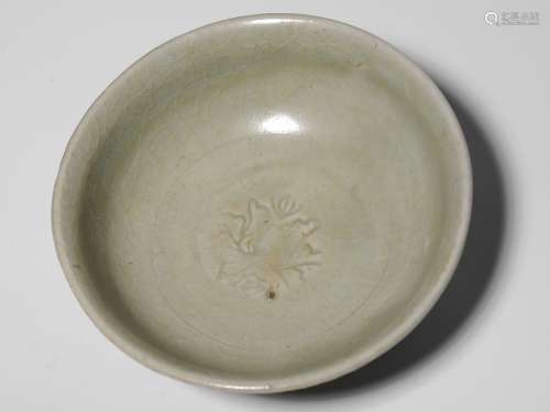 明中期 龍泉窯蓮瓣紋碗