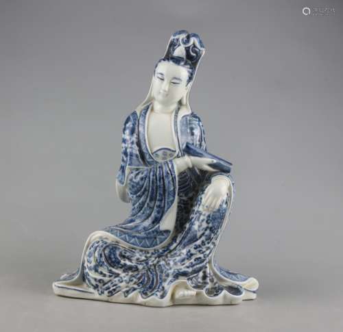 Qing Dynasty Qianlong Period Blue And White Porcelain Guanyi...