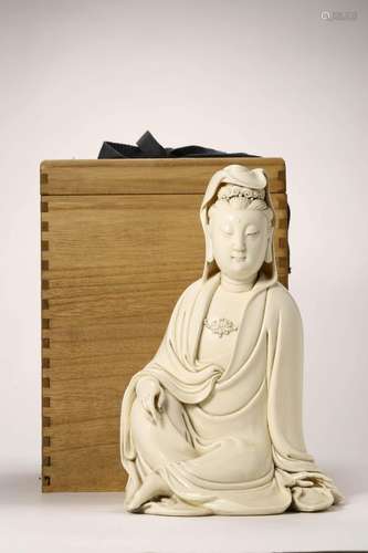 WHITE GLAZE POTTERY FIGURE OF GUANYIN