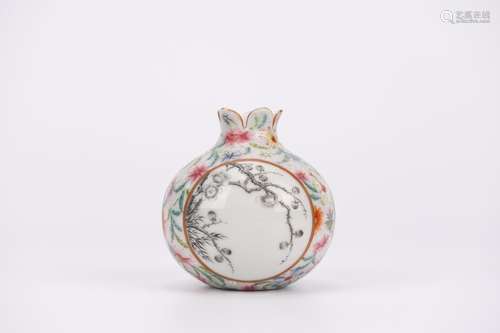 FAMILLE ROSE FLOWER POMEGRANATE-FORM VASE