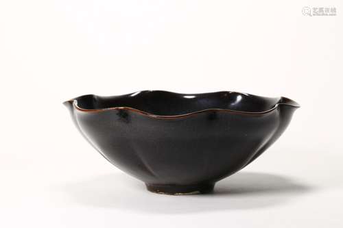 BLACK GLAZE LOBED BOWL