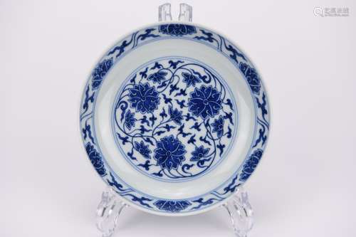 BLUE AND WHITE INTERLOCKING LOTUS PLATE