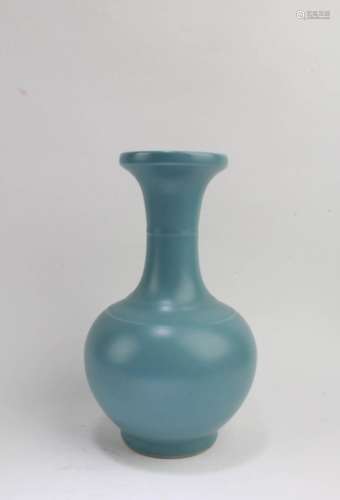 CHINESE RUYAO VASE