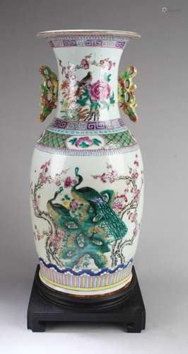 CHINESE PORCELAIN VASE WITH TWIN HANDLES