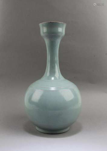 CHINESE RUYAO VASE