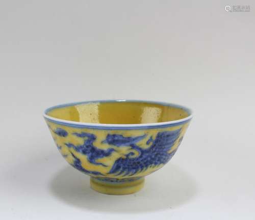 CHINESE FAMILLE JAUNE PORCELAIN CUP