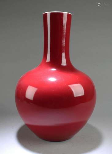 CHINESE PORCELAIN VASE