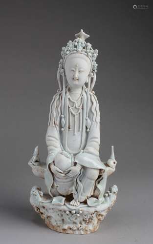 CHINESE PORCELAIN GUANYIN STATUE