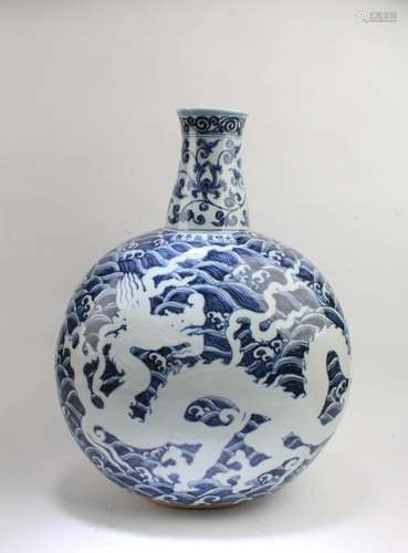 CHINESE BLUE & WHITE PORCELAIN VASE