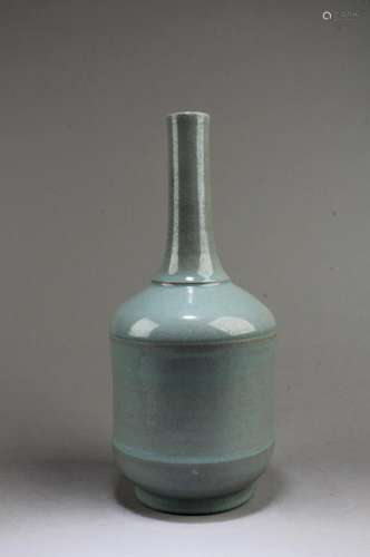 CHINESE RUYAO VASE