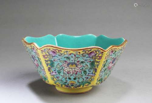 CHINESE FAMILLE JAUNE PORCELAIN BOWL