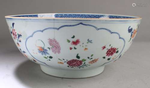 ANTIQUE CHINESE FAMILLE ROSE PORCELAIN BOWL